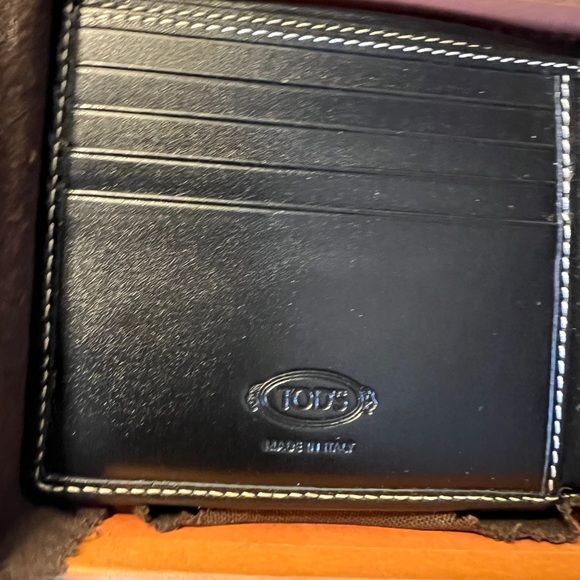 Tod's authentic calfskin leather wallet in black..never used in Mint mint - Picture 4 of 6